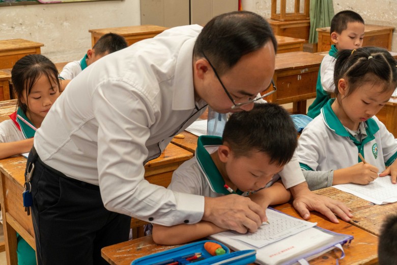 天博体育官方平台入口韶关：田家炳沙湖绿洲小学劳动教育农场开课 今托管平台赋能课后(图9)